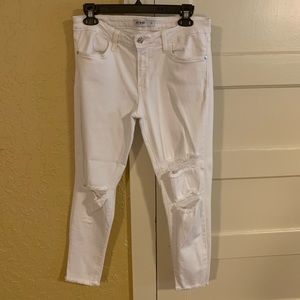 ⭐️ 3 FOR $25 ⭐️ JUST BLACK white distressed jeans